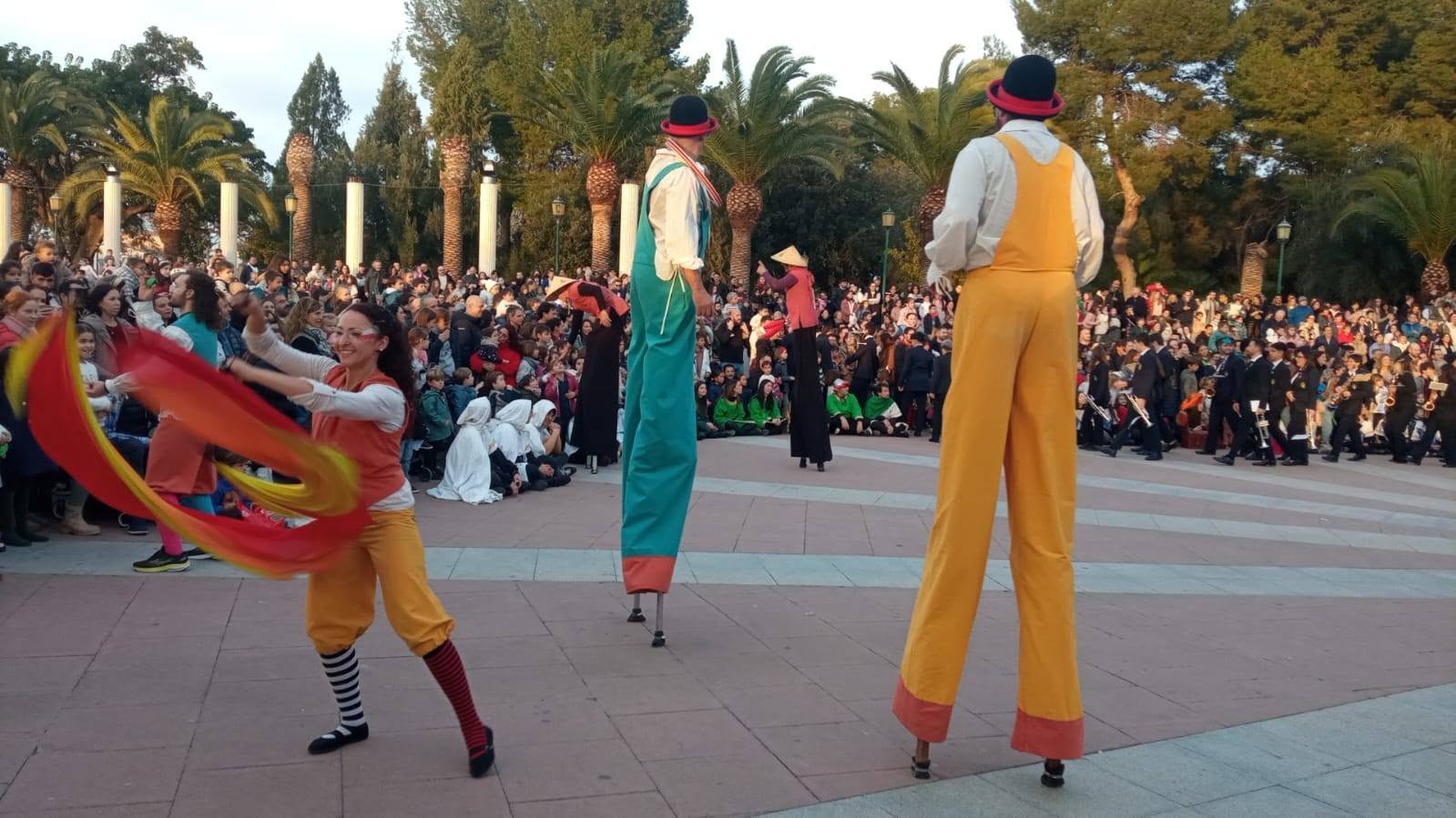 A LA LLUNA art i entorn - Inicio - V VV