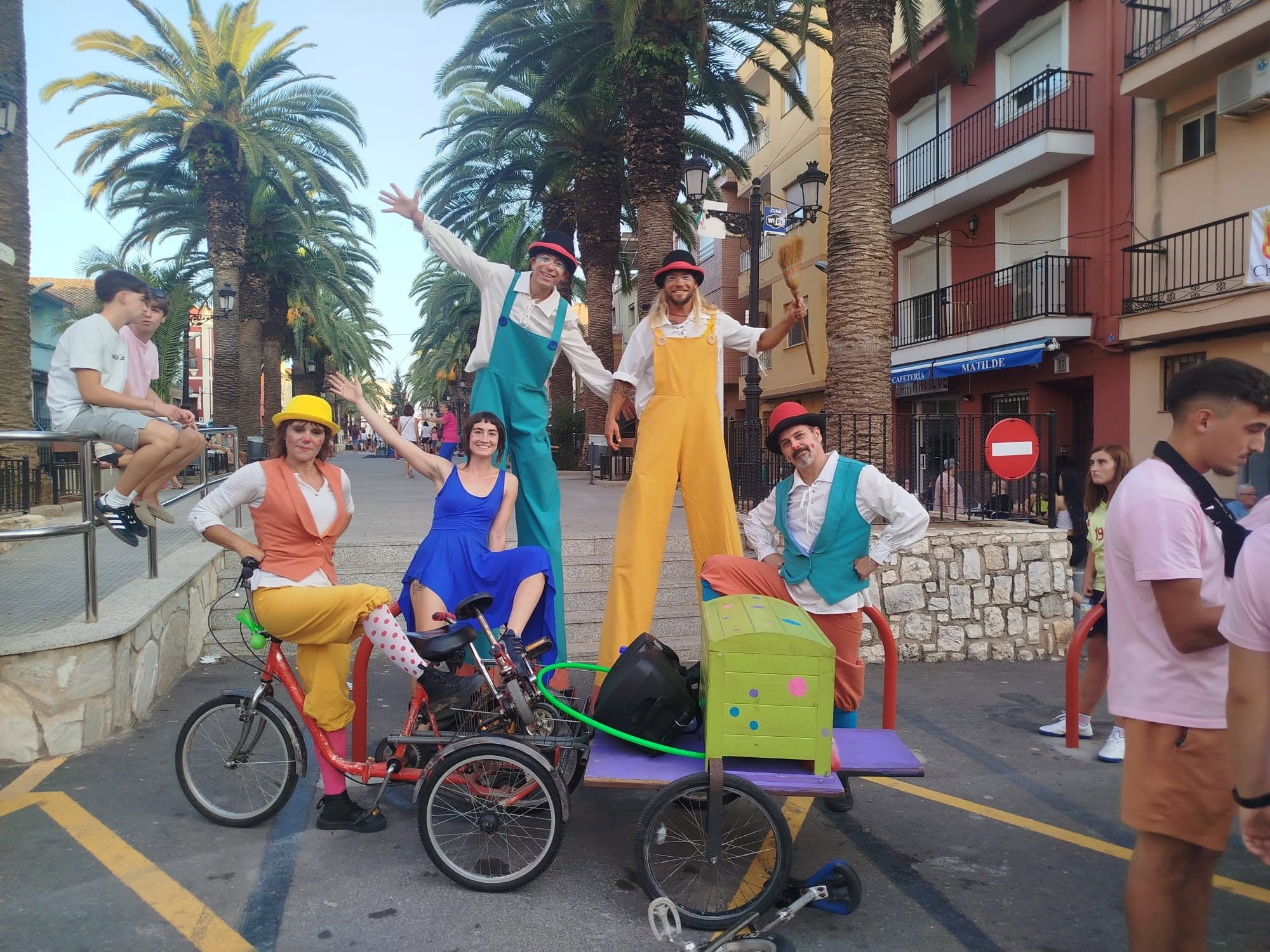 A LA LLUNA art i entorn - LAY CONTACONTES - R